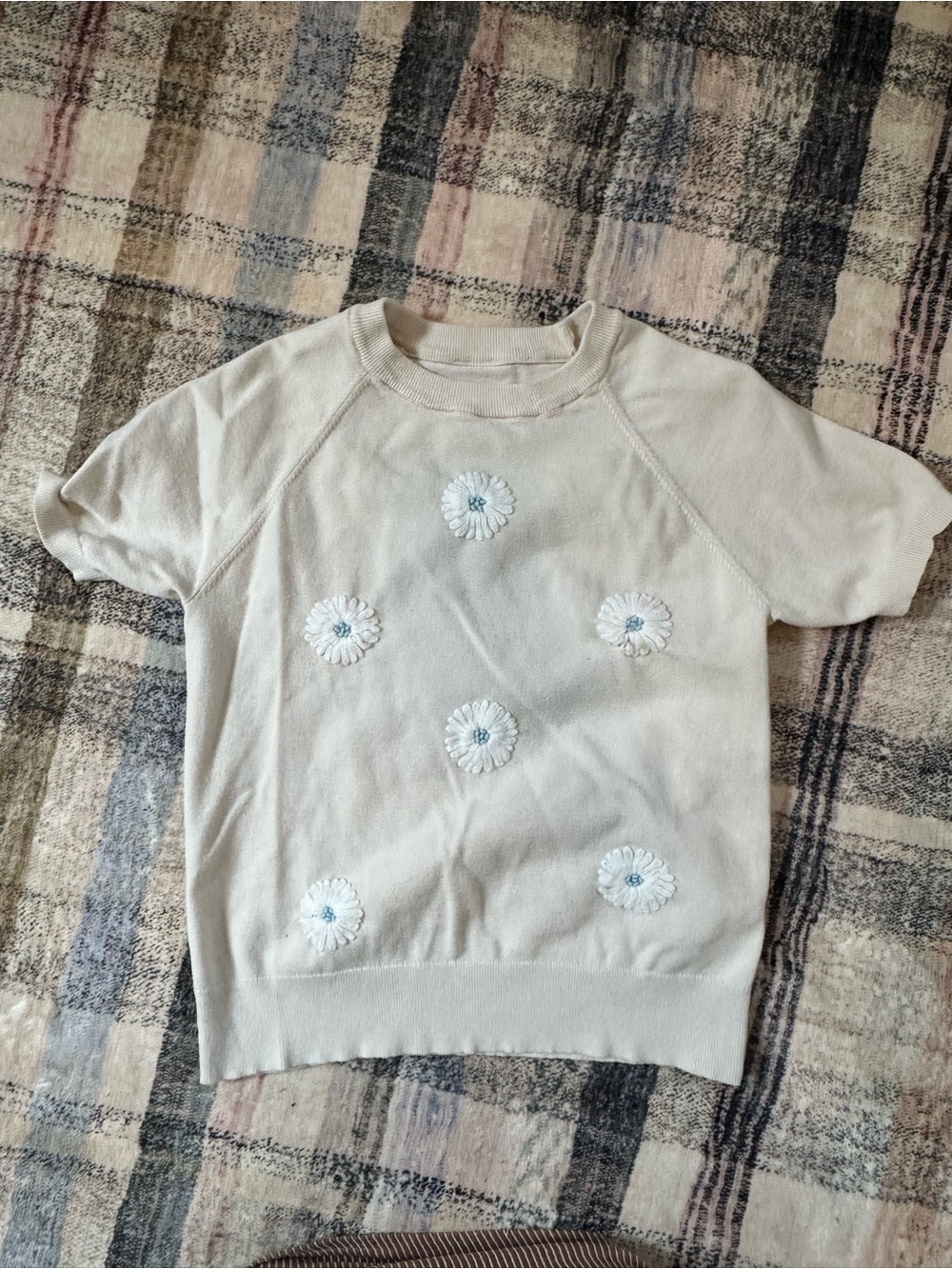 Cream Short-Sleeve Sweater with White Daisy Embroidery